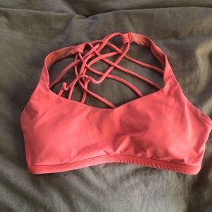 Lululemon free to be wild size 6